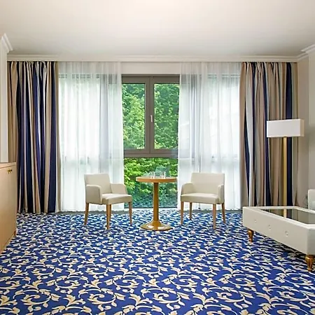 호텔 Grandhotel Nabokov 4*