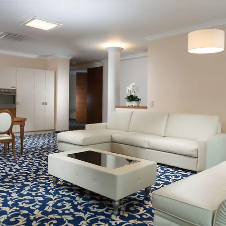 호텔 Grandhotel Nabokov 4*